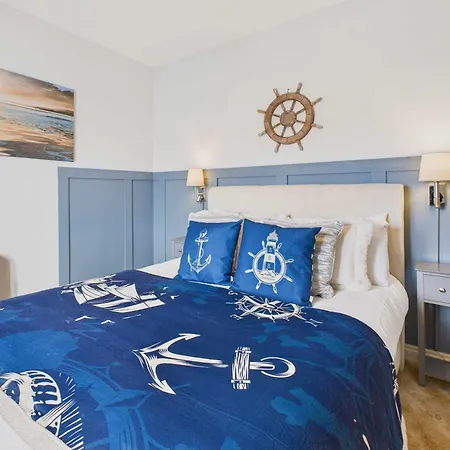 Host & - Starboard Bow * Whitby