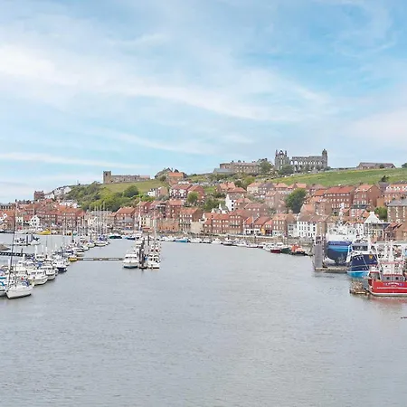 Host & - Starboard Bow