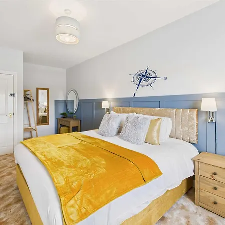 Apartment Host & - Starboard Bow *