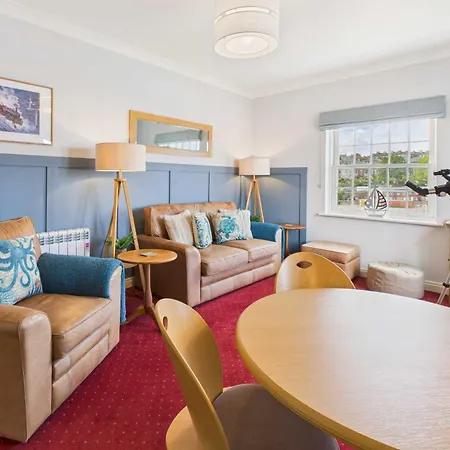 Host & - Starboard Bow Apartment